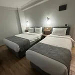 Avka Palace Szálloda *